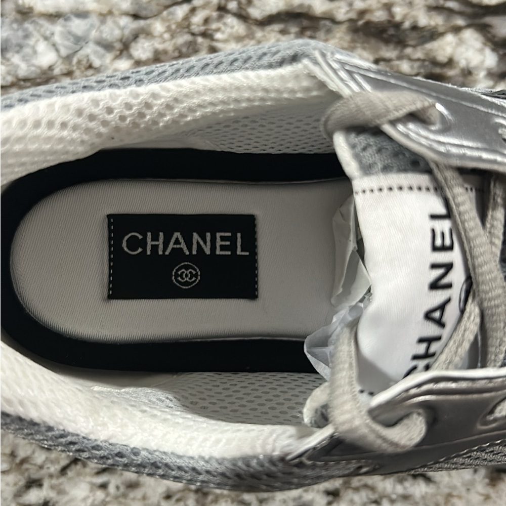 Chanel CC Logo Sneaker ‘White Silver’ size 46(us13) brand new - Picture 4 of 7